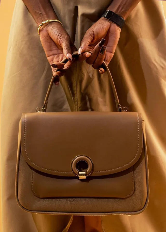 Admiralty ring satchel in Mocha