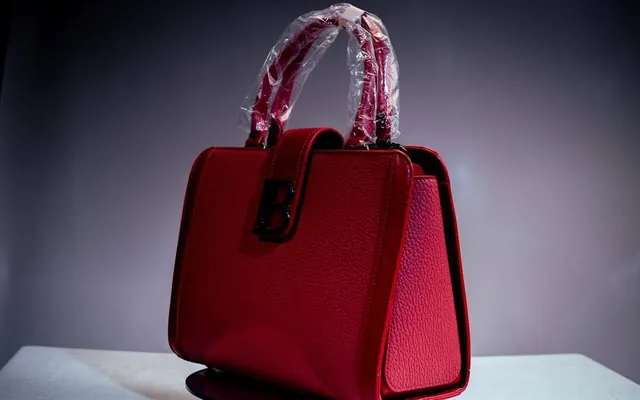 Festac mini top-handle in Red