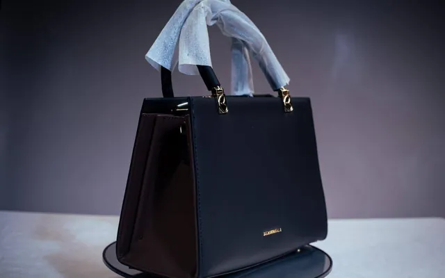 Gbagada work tote in Black & espresso