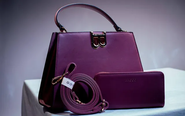 Banana Island trapeze set in Plum